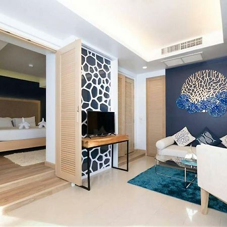 The Royal Palm Beach Front Patong Exterior photo