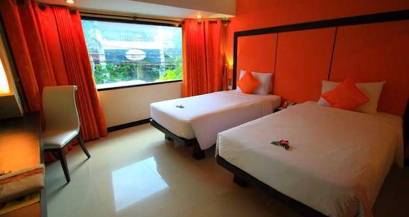 The Royal Palm Beach Front Patong Exterior photo