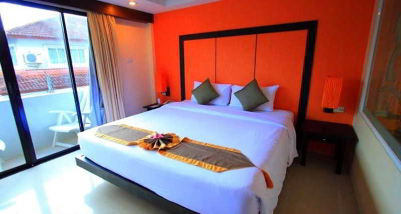 The Royal Palm Beach Front Patong Exterior photo