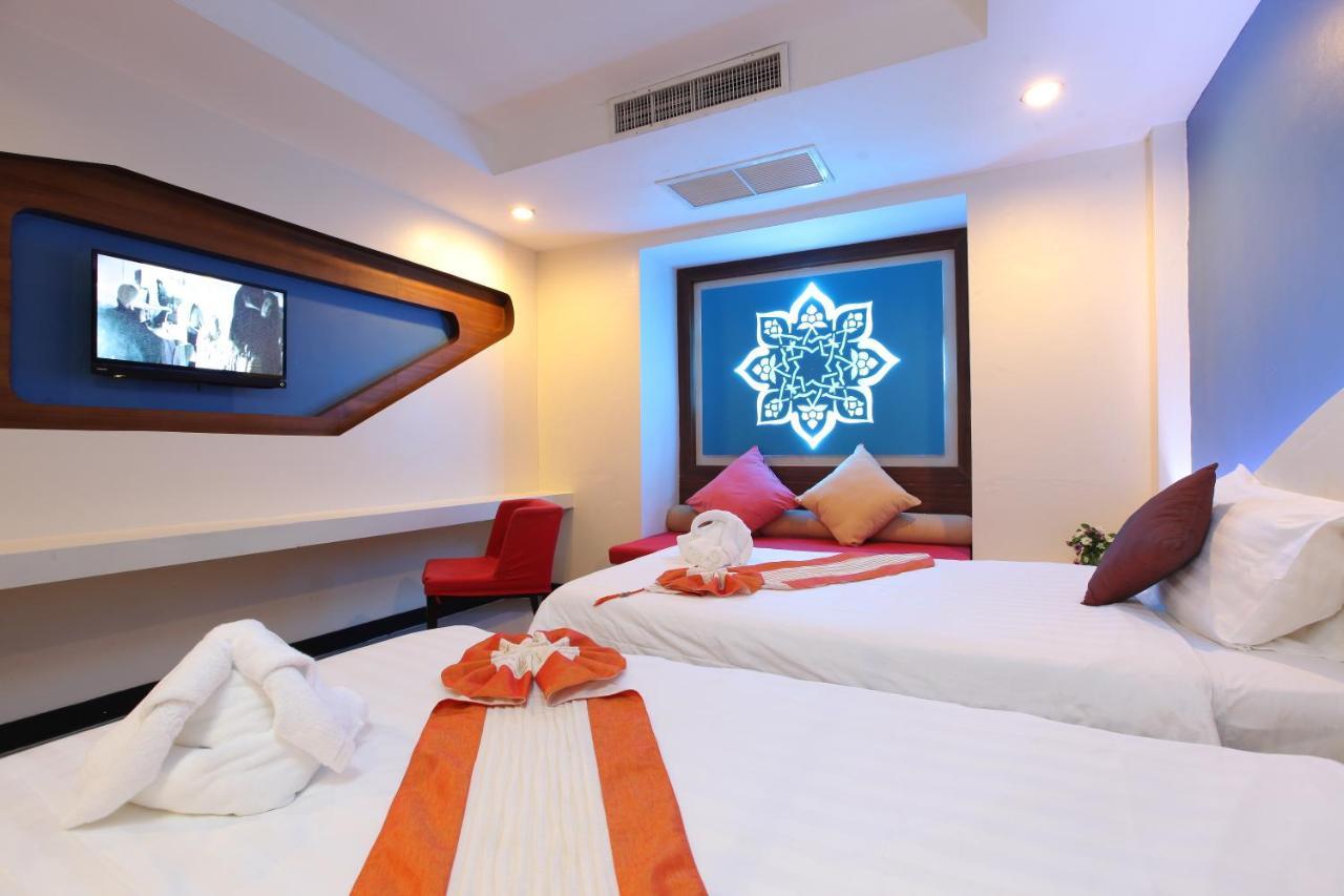 The Royal Palm Beach Front Patong Exterior photo