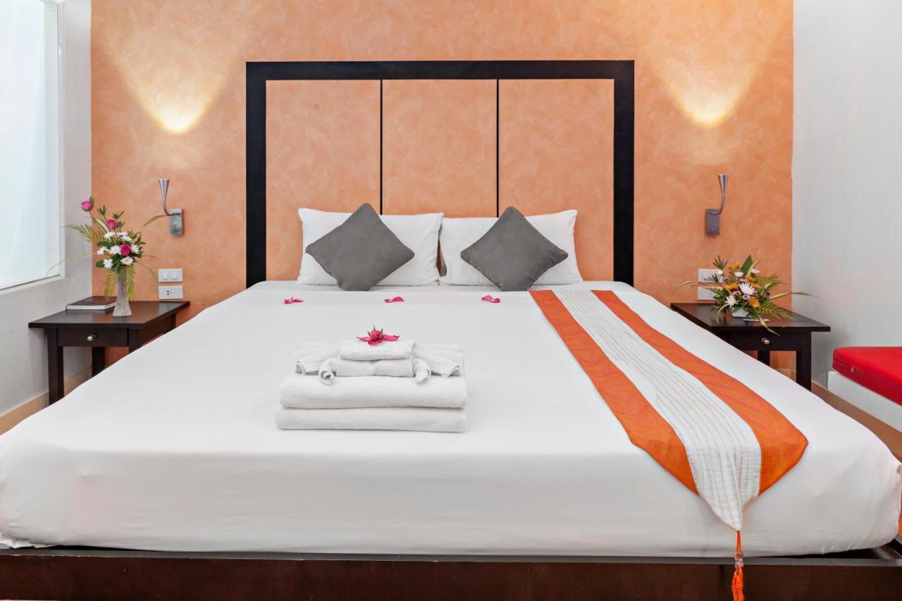 The Royal Palm Beach Front Patong Exterior photo