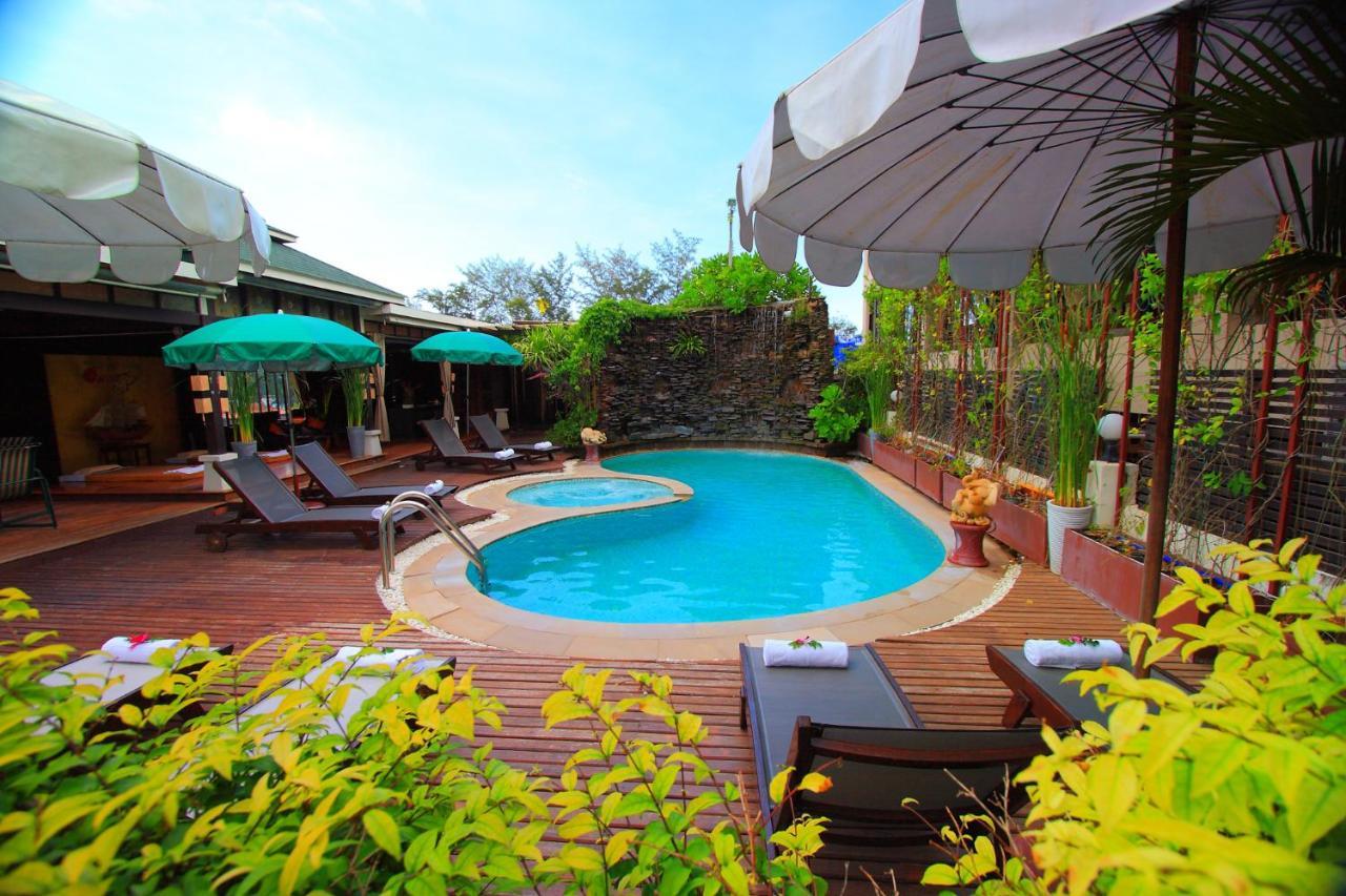The Royal Palm Beach Front Patong Exterior photo