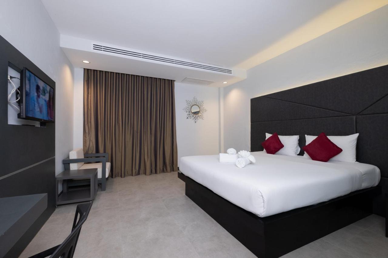The Royal Palm Beach Front Patong Exterior photo