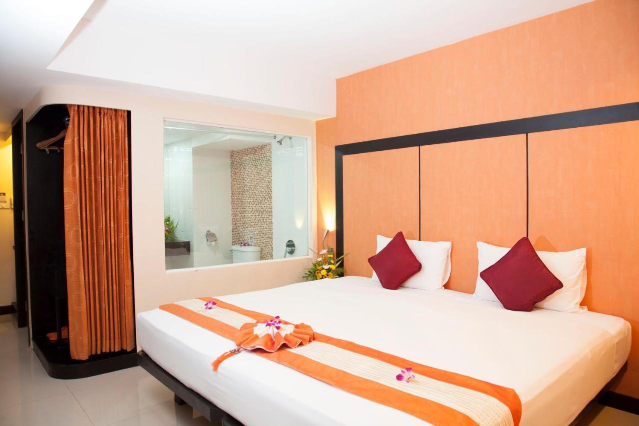 The Royal Palm Beach Front Patong Exterior photo
